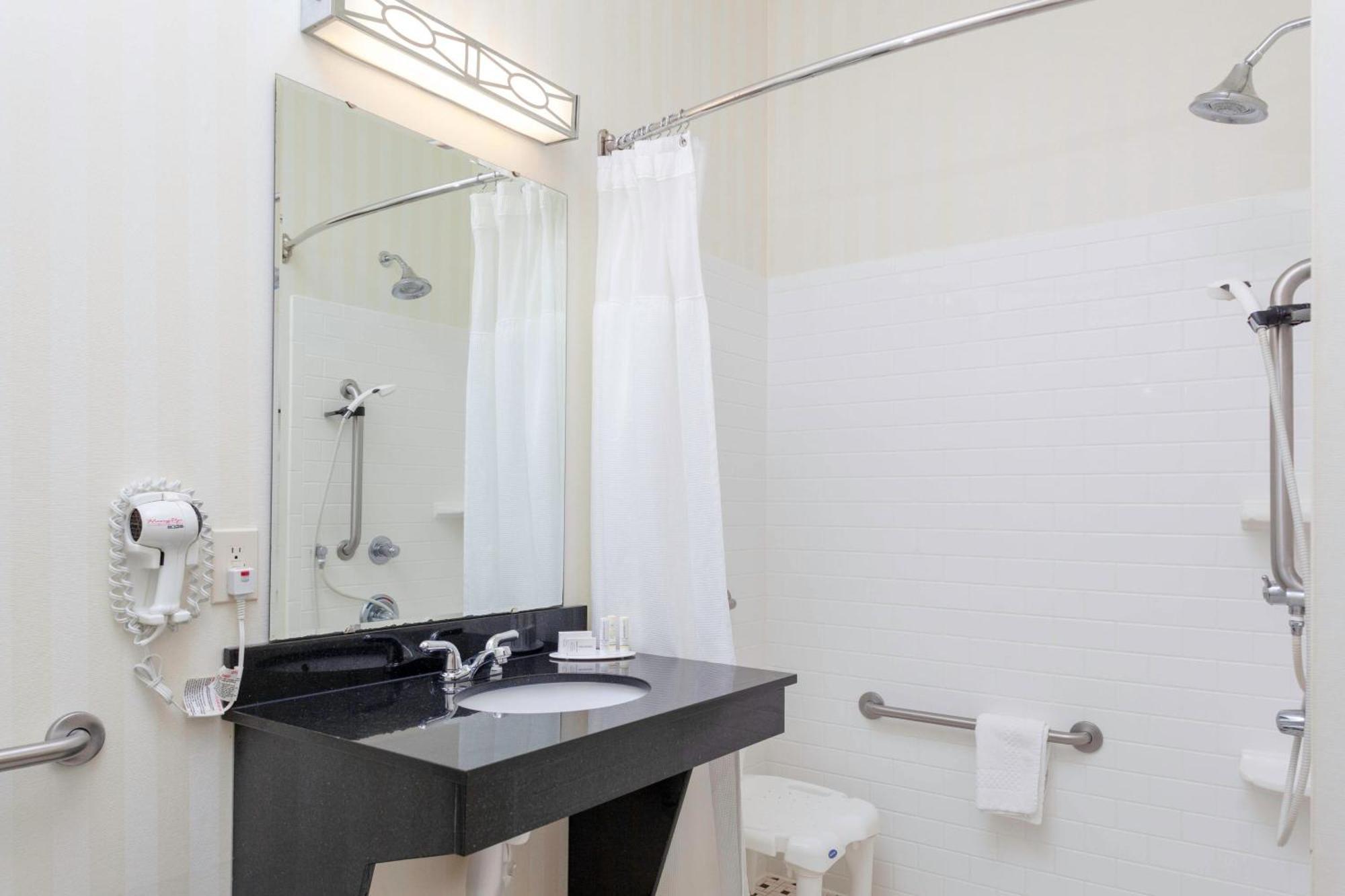 Fairfield Inn And Suites By Marriott Seymour Luaran gambar